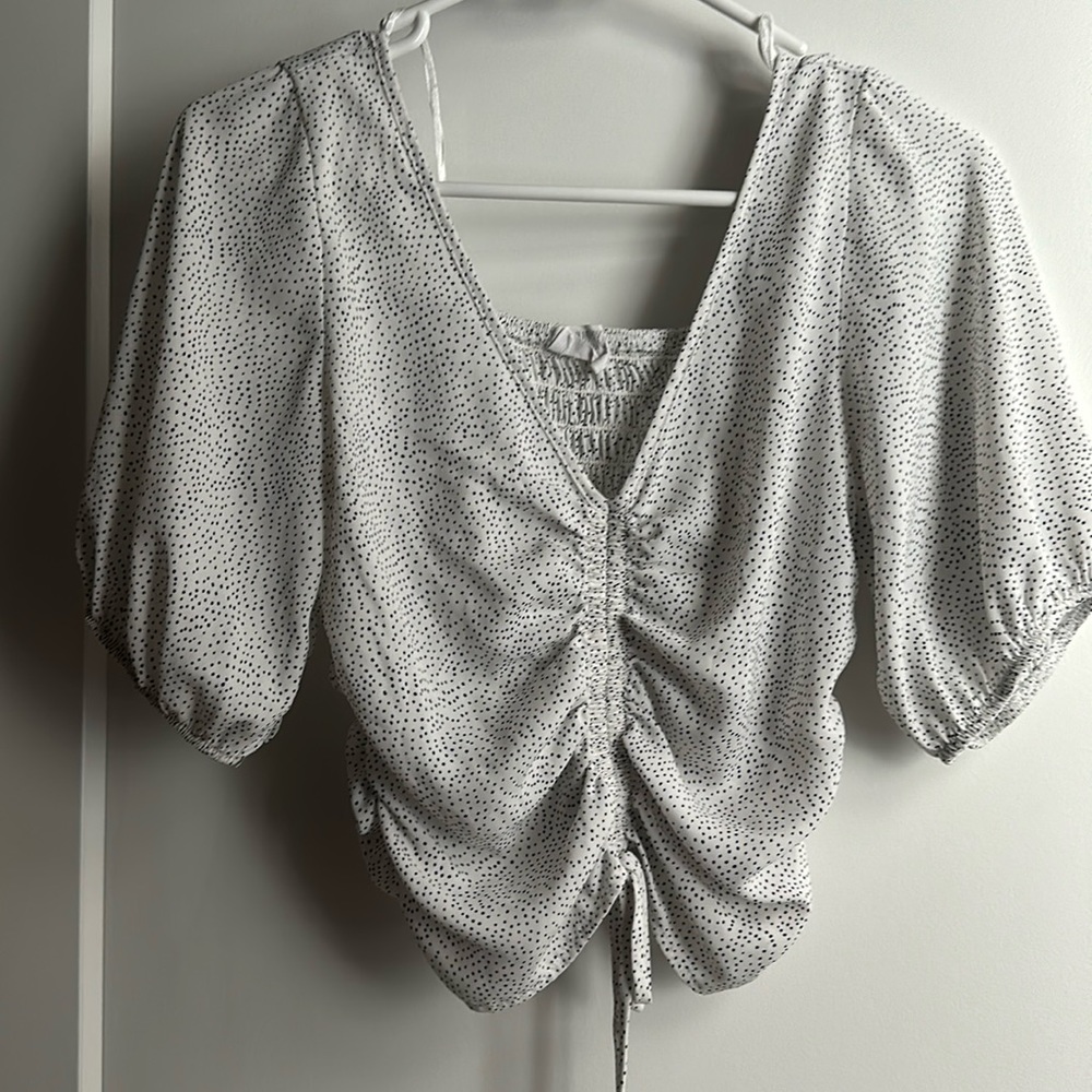 Chiffon white black polka dot v neck. Back elastic band front Zinch drawstring